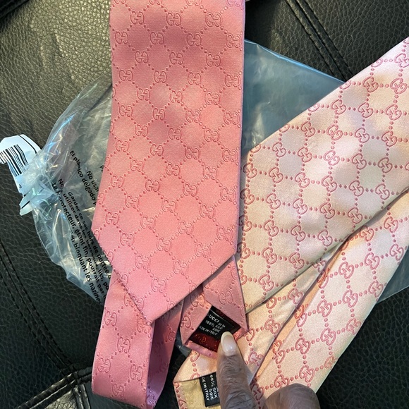 Gucci Men’s neckties - Picture 2 of 3